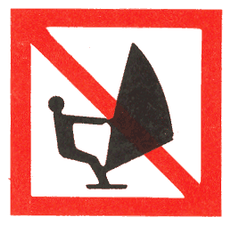 Wit bord, rode rand, rode diagonaal over een zeilplank